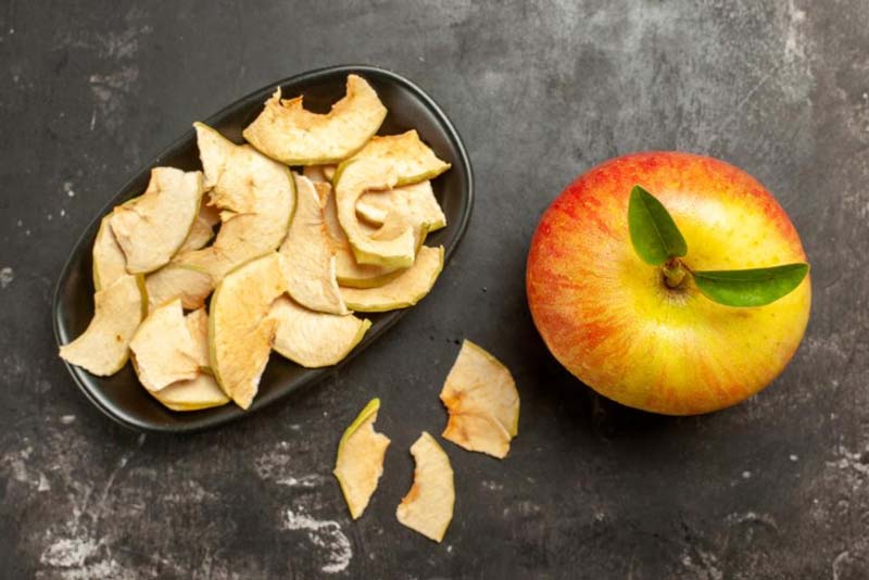 Naturally dried apples